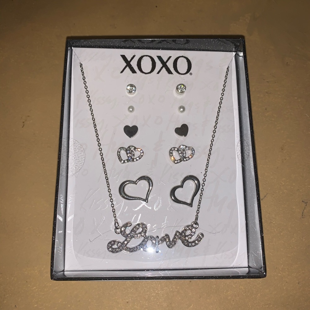 Xoxo love hearts necklace earrings box set silver Valentine’s Day